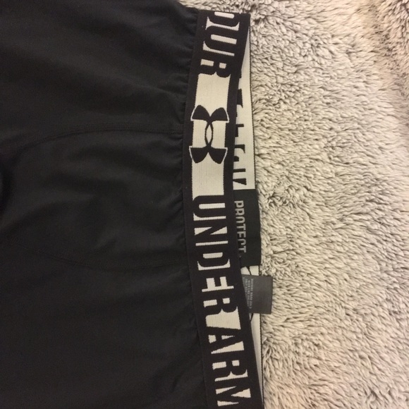 Under Armour- youth medium - Picture 4 of 5